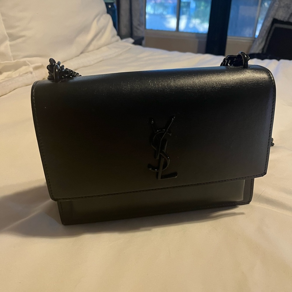 YSL SUNSET MEDIUM CHAIN BAG IN SMOOTH LEATHER